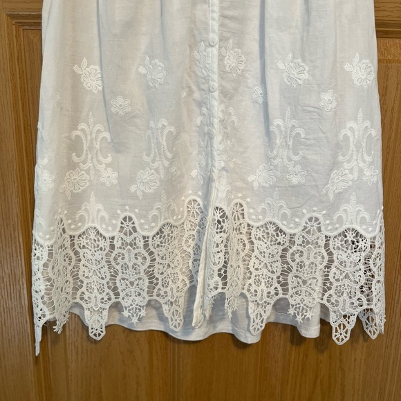 Adiva Women's Sleeveless Floral Lace Flowy Blouse - Picture 2 of 9